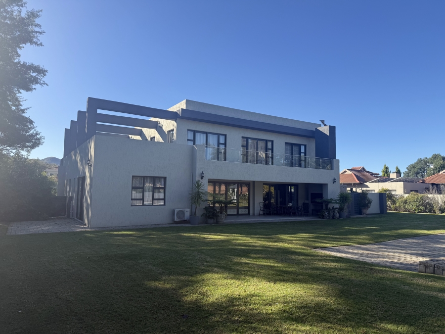 5 Bedroom Property for Sale in The Islands Estates North West